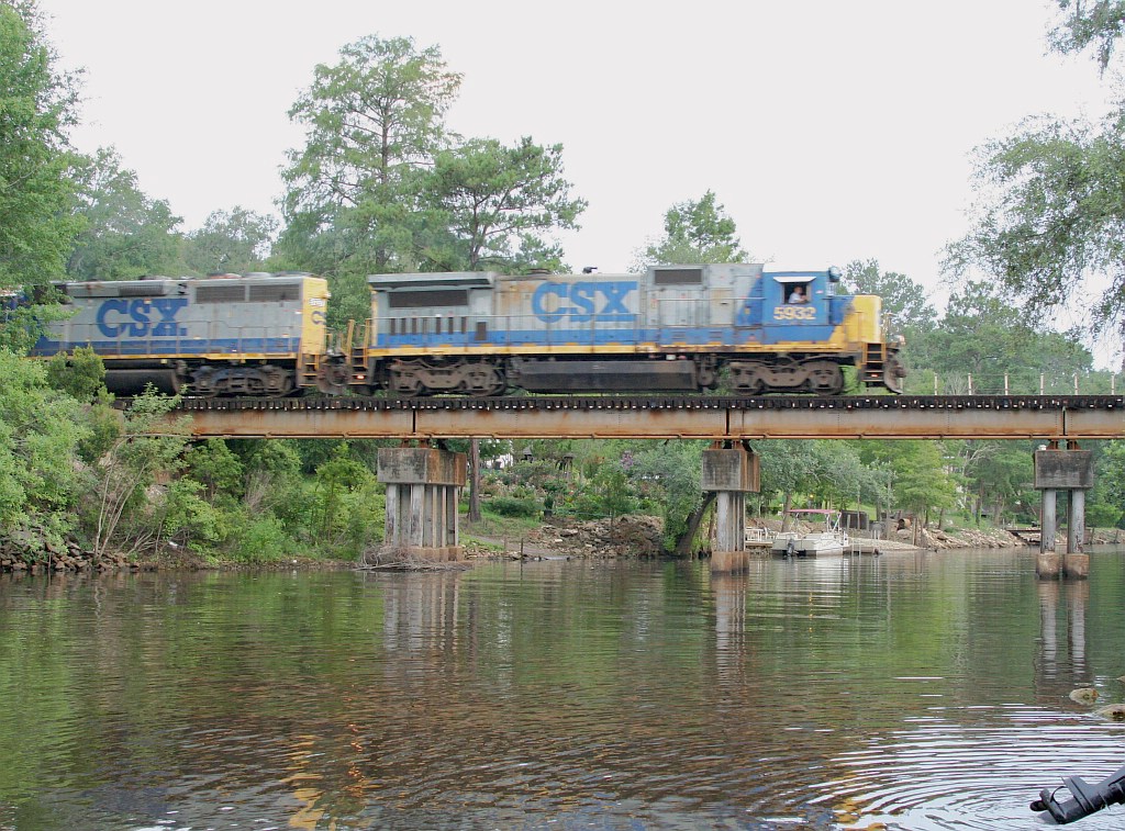 CSX 5932 leading M740 over the Ochlokonee River